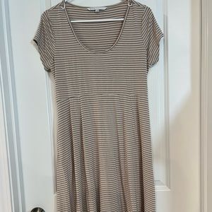 Short sleeve maternity dress